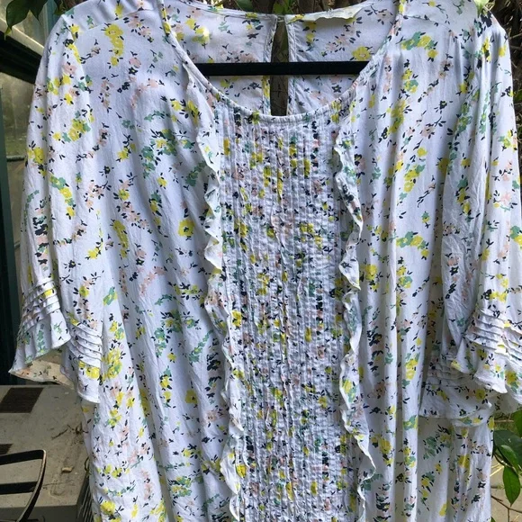 🦋 LUCKY BRAND SKYLAR PINTUCK FLORAL PRINT TOP! 🤩 - Picture 7 of 10